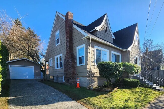 Building Photo - 1307 N Proctor St