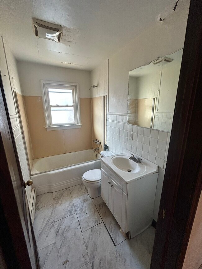 Foto del edificio - 5443 Rosemont Ave