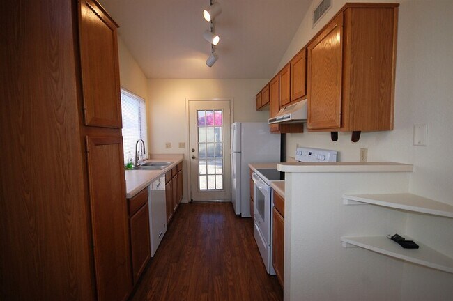 Building Photo - 1725 E Carson Rd