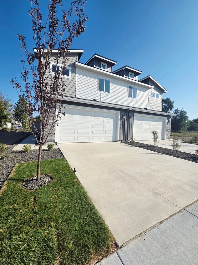 Foto principal - 560 Desert Rose Ave