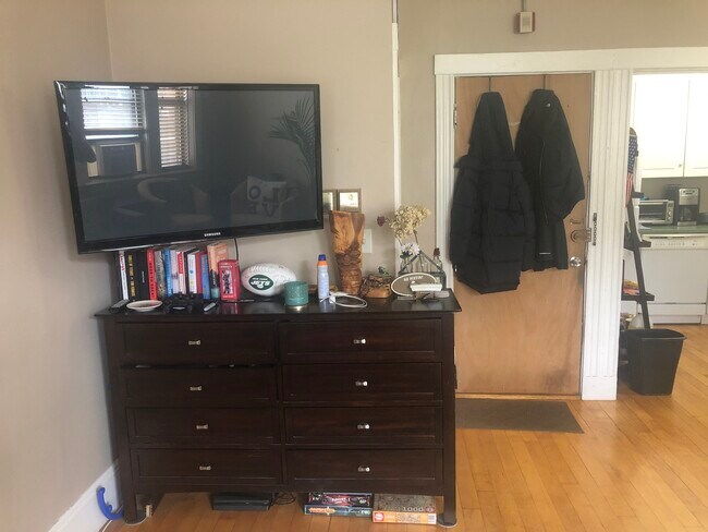 Living room - 43 Park Vale Ave