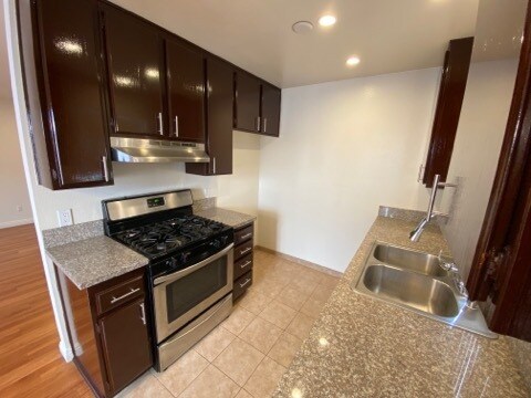 Foto del edificio - 1049 Winchester Ave