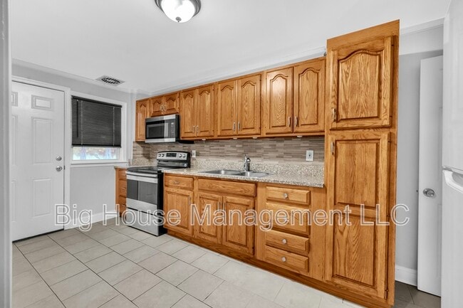 Building Photo - 1307 Dartmouth Ave