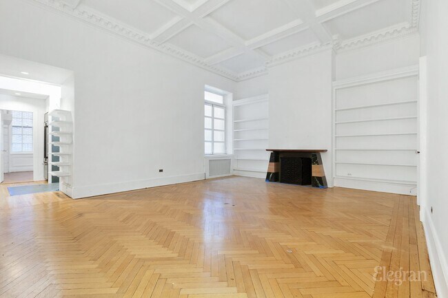 Building Photo - 26 W 74th St