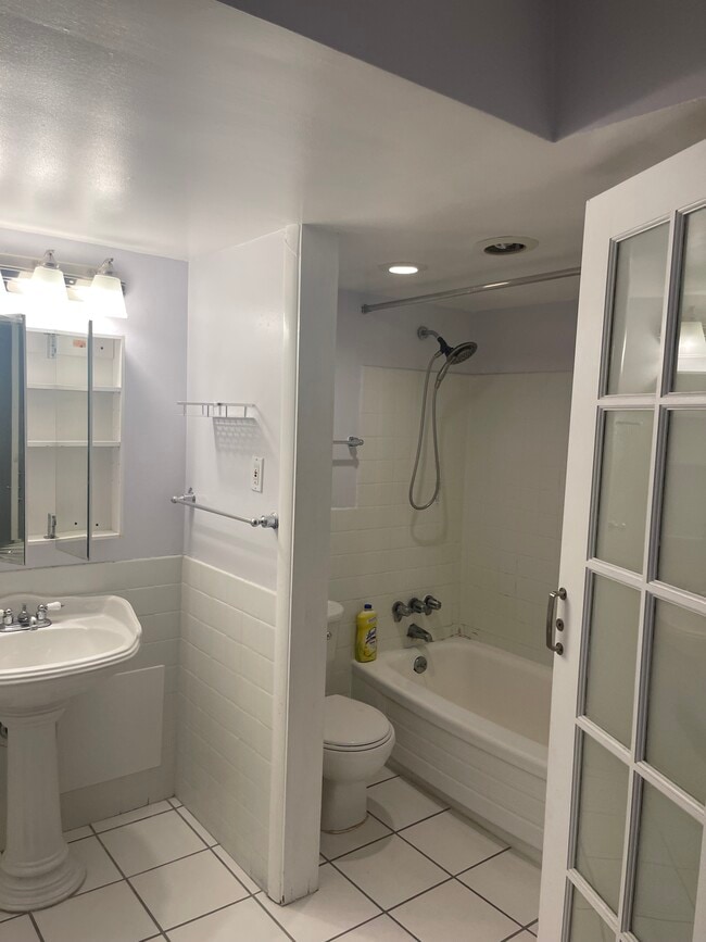 Large Bathroom - 1420 N St NW Apartment