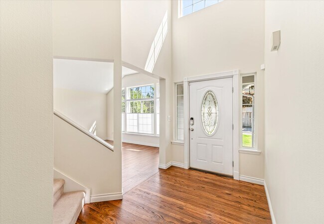 Foto del edificio - Well-Appointed 3BR Home with AC, Garage, & Fenced Backyard!