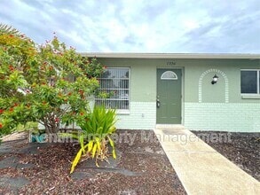 Building Photo - 1326 SE 24th Ave
