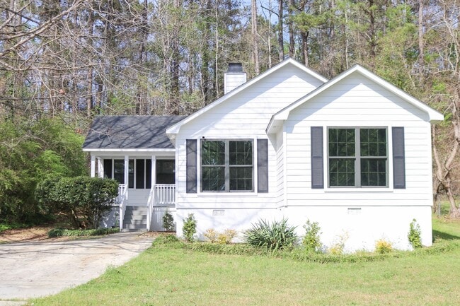 Building Photo - Gated Community Living