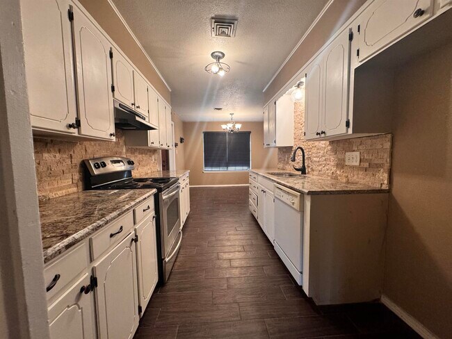 Building Photo - 104 Maverick Trail
