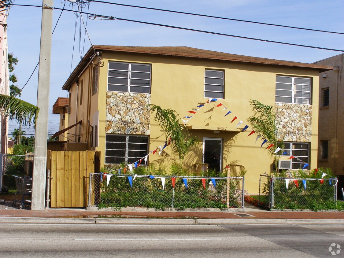 Building Photo - 1543 SW 7th St