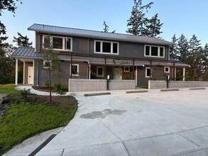 Building Photo - 475 Hillcrest Pl