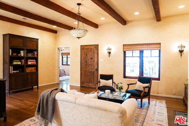 Building Photo - 11714 La Maida St