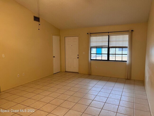 Foto del edificio - 1675 Jack Oates Blvd