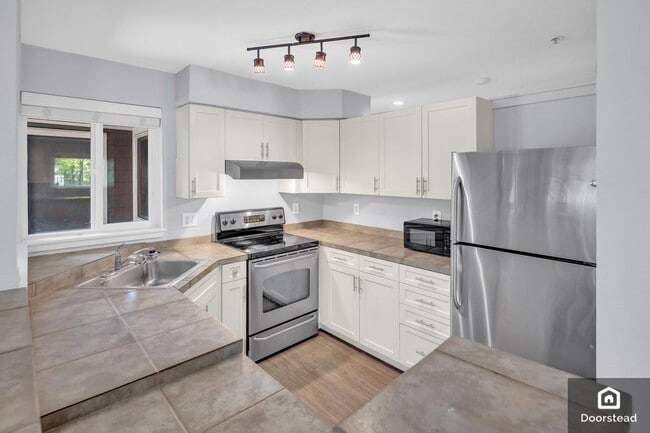 Building Photo - 3908 243rd Pl SE