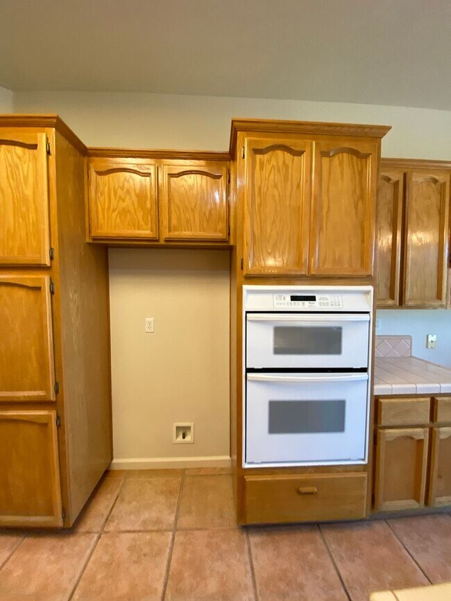 Building Photo - 1005 Halidon Way