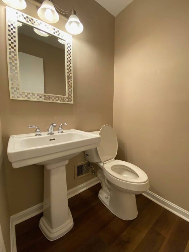 powder room - 1815 CRANBERRY LN