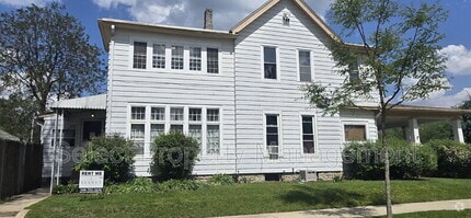 Building Photo - 912 Loree St
