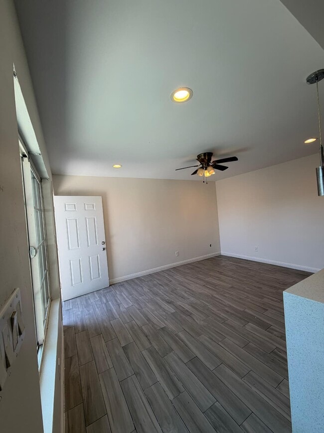 Building Photo - 4255 1/2 Altadena Ave.