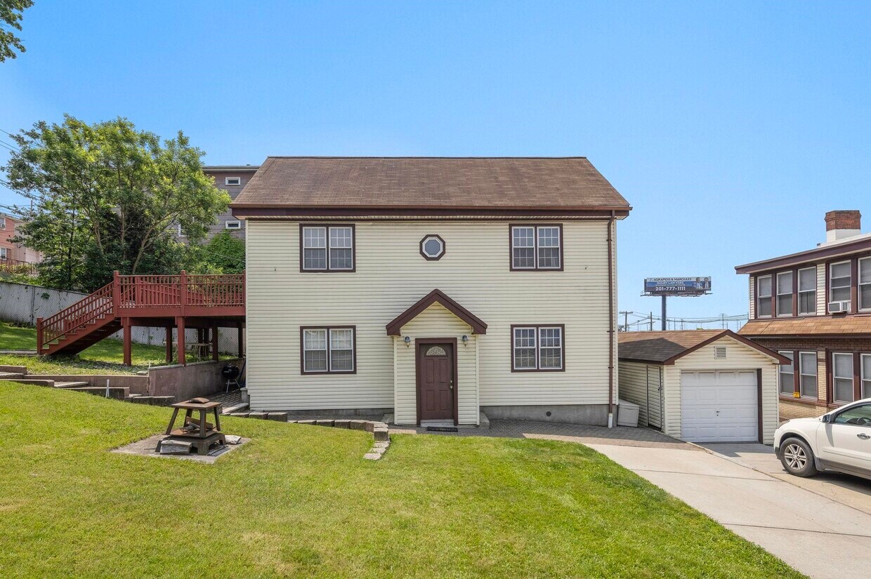 Foto principal - 1021 Liberty Ave