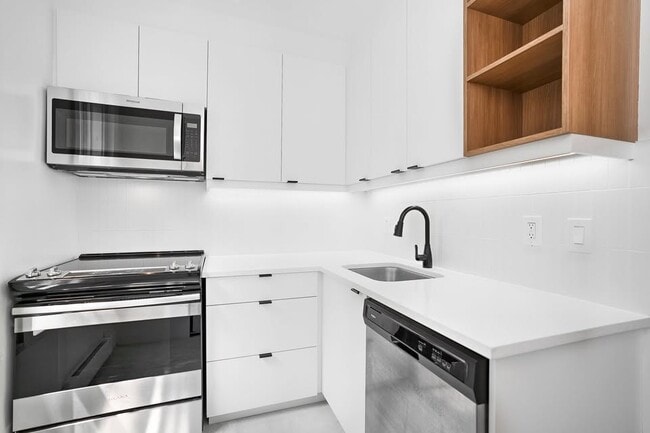Building Photo - 2112 Av Claremont