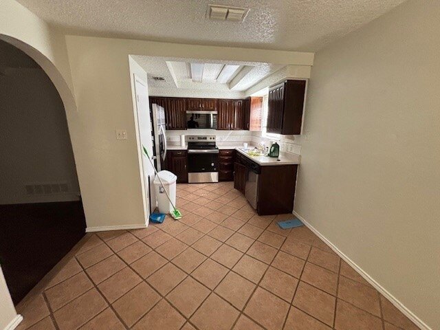 Building Photo - 2304 Vineyard Dr