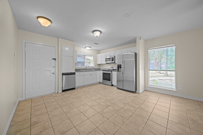 Building Photo - 10 Raccoon Ln