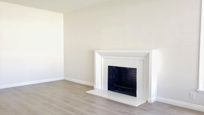 Foto del edificio - 24500 University Ave