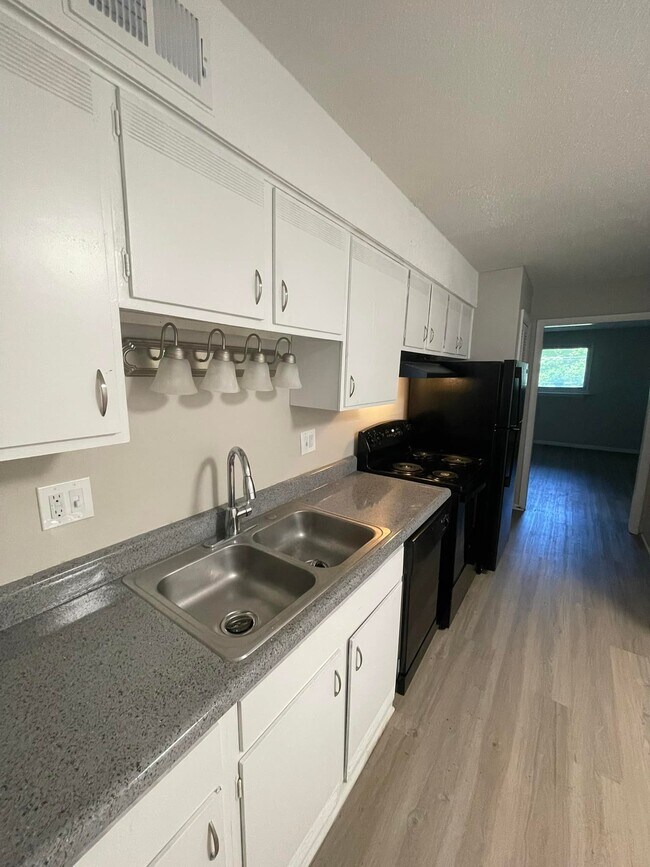 Stonleigh Apartments Apartments in Leavenworth, KS