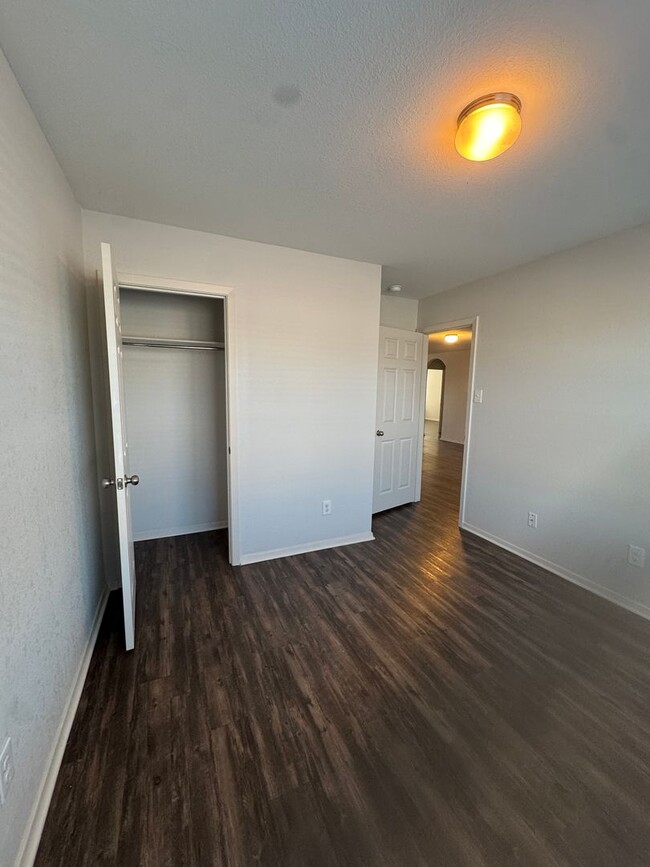 Foto del edificio - 4 bed / 2 bath Ready for move in.