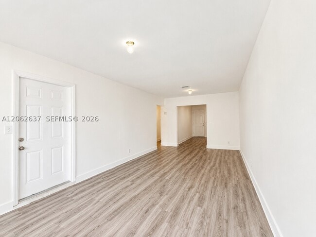 Building Photo - 132 SW 20th Ave