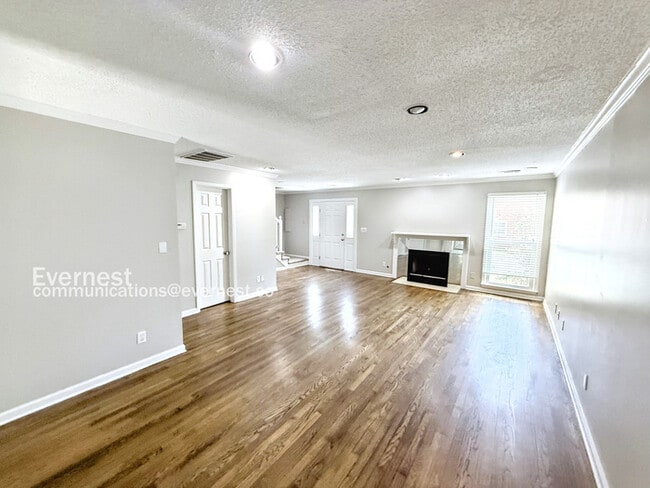 Building Photo - 713 Carr Ave