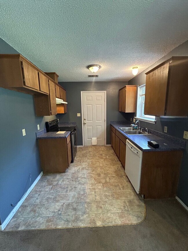 Foto del edificio - MID TO LATE MARCH MOVE IN! 2 Bed 1 bath ho...