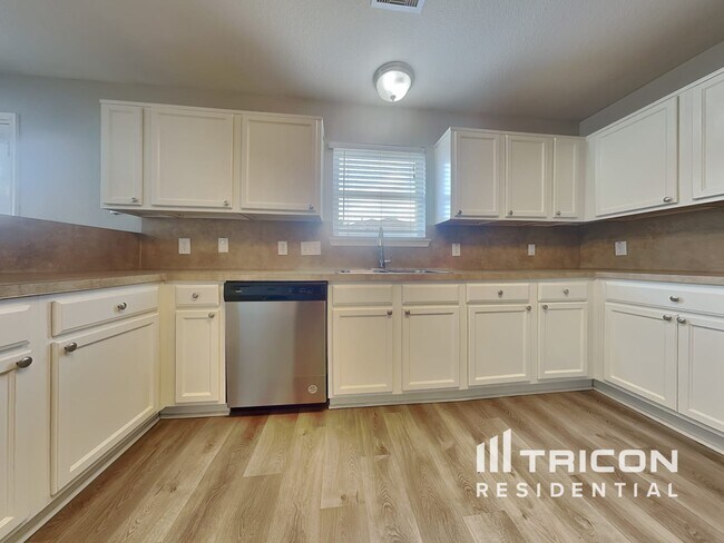 Building Photo - 6535 Providence View Ln