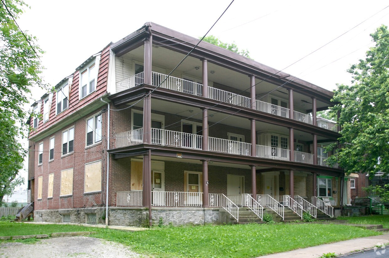 52 E Stratford Ave, Lansdowne, PA 19050 Apartments in Lansdowne, PA