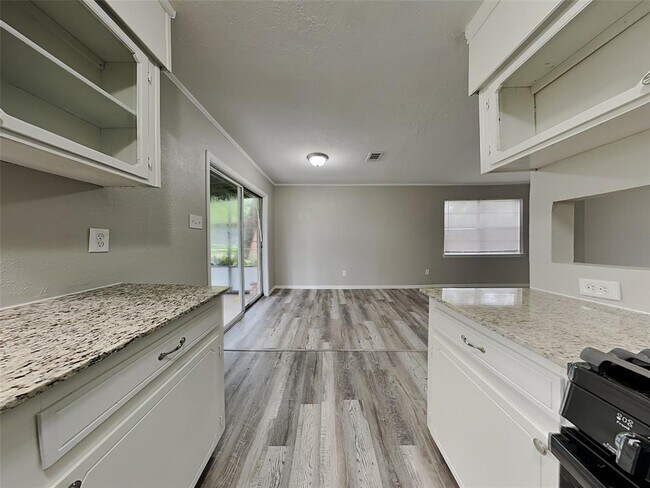 Foto del edificio - 24534 Red Deer Dr