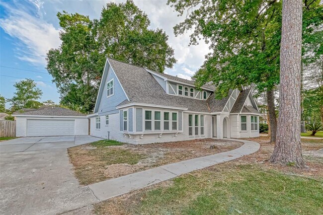 Foto del edificio - 318 Pine Manor Dr