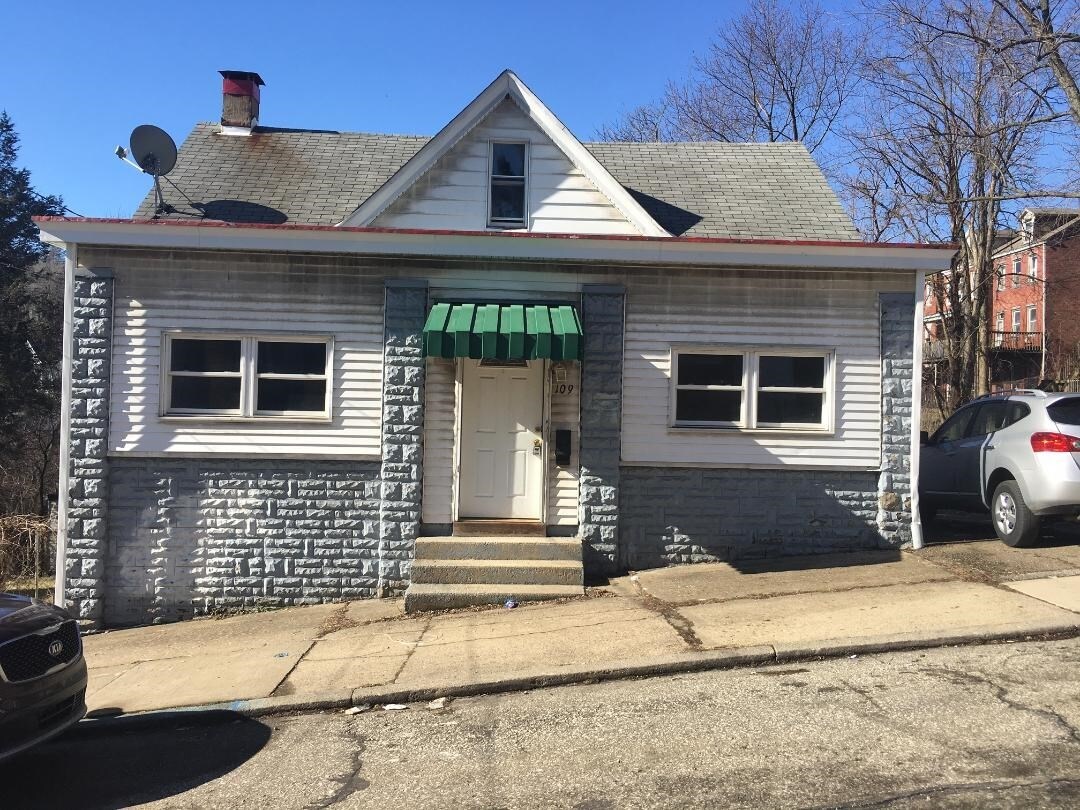 109 Frederick St, Mount Oliver, PA 15210 House Rental in Mount Oliver