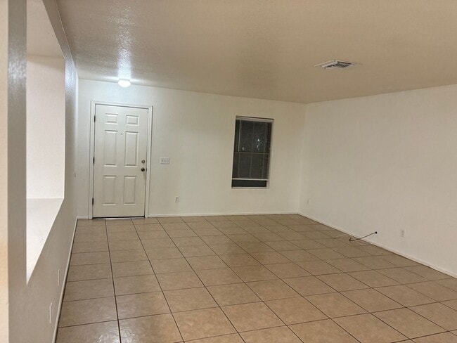 Building Photo - Charming 3 Bedroom 2 Bath Family Home in South Tucson