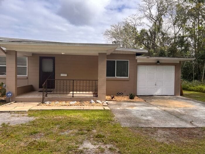 Primary Photo - Renovated 2/1 Homestyle Duplex with 1 Car ...