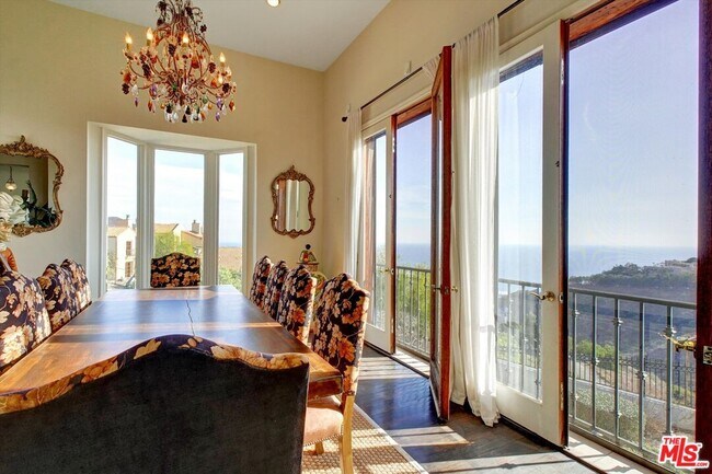 Foto del edificio - 5805 Foxview Dr