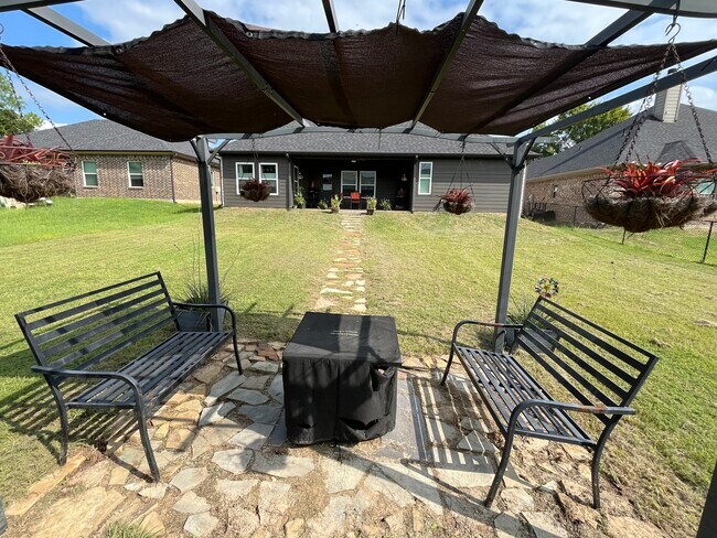 Foto del edificio - 223 Port Dr