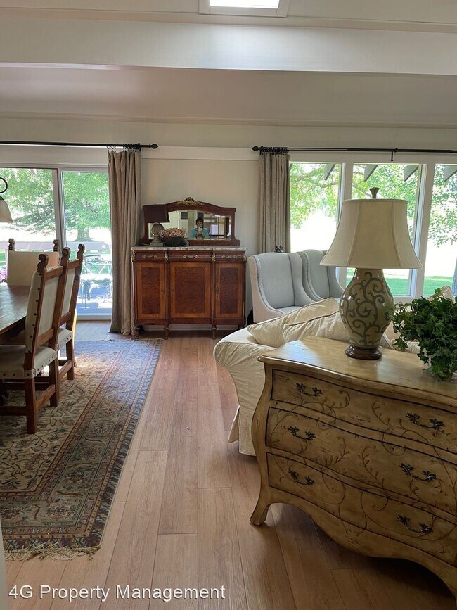 Building Photo - 3 br, 2 bath House - 2120 Fairway Drive