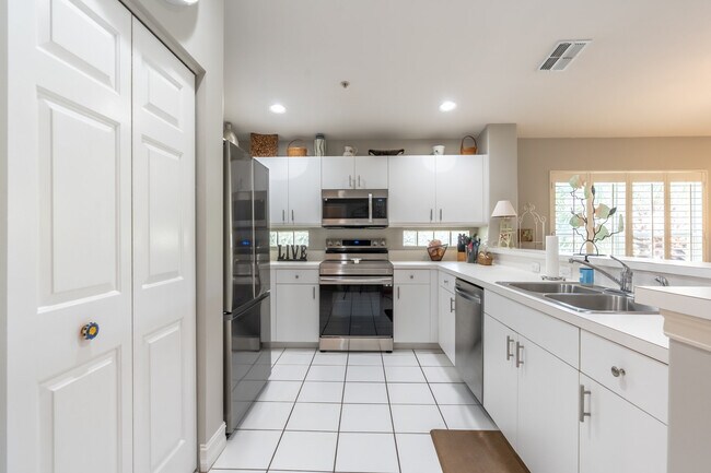 Foto del edificio - 1035 Tarpon Cove Dr