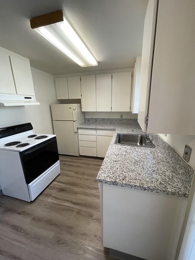 Foto del edificio - 130-134 NE Conifer Blvd
