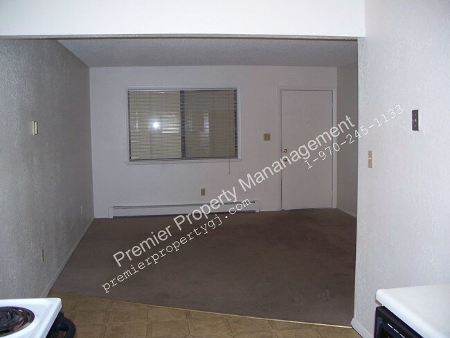 Building Photo - 1940 Grand Ave 112
