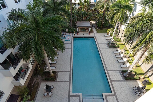 Foto del edificio - 2421 NE 65th St