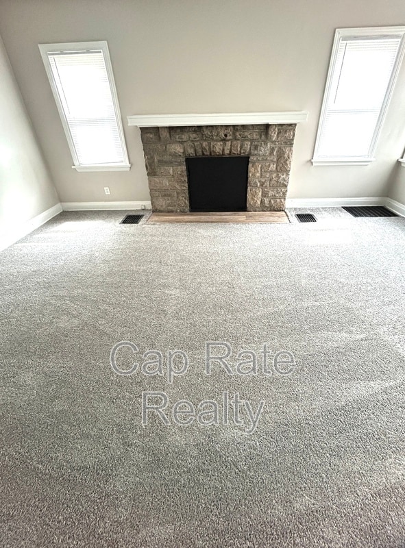 Building Photo - 1366 Duxberry Ave