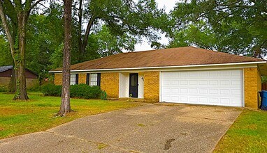 Building Photo - 406 Hillcreek St