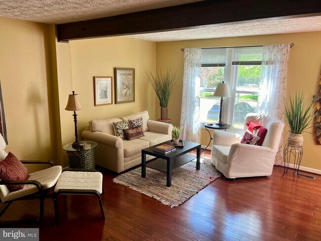 Foto del edificio - 9918 Oakdale Woods Ct