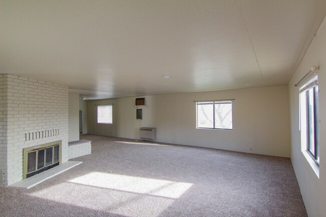 Building Photo - MOVE IN SPECIALL!!! $500 OFF FIRST MONTH"S...